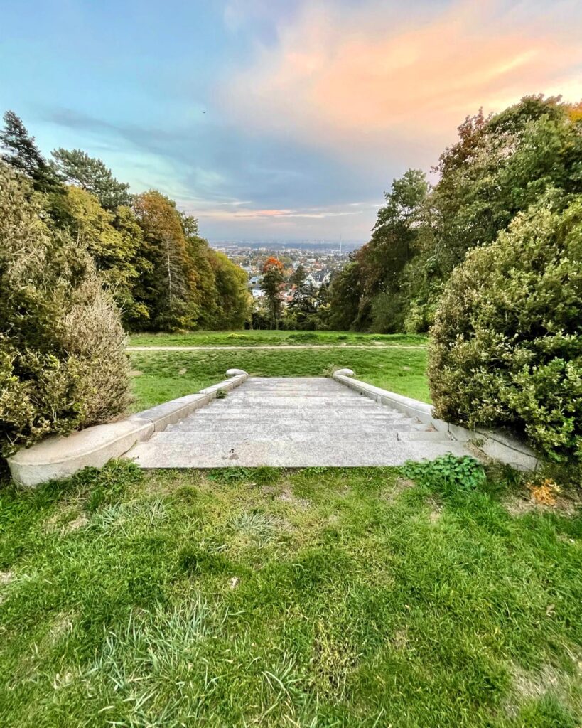 Treppe-ins-nichts_Artikelbild